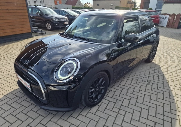 MINI Cooper cena 94500 przebieg: 28000, rok produkcji 2021 z Czersk małe 781